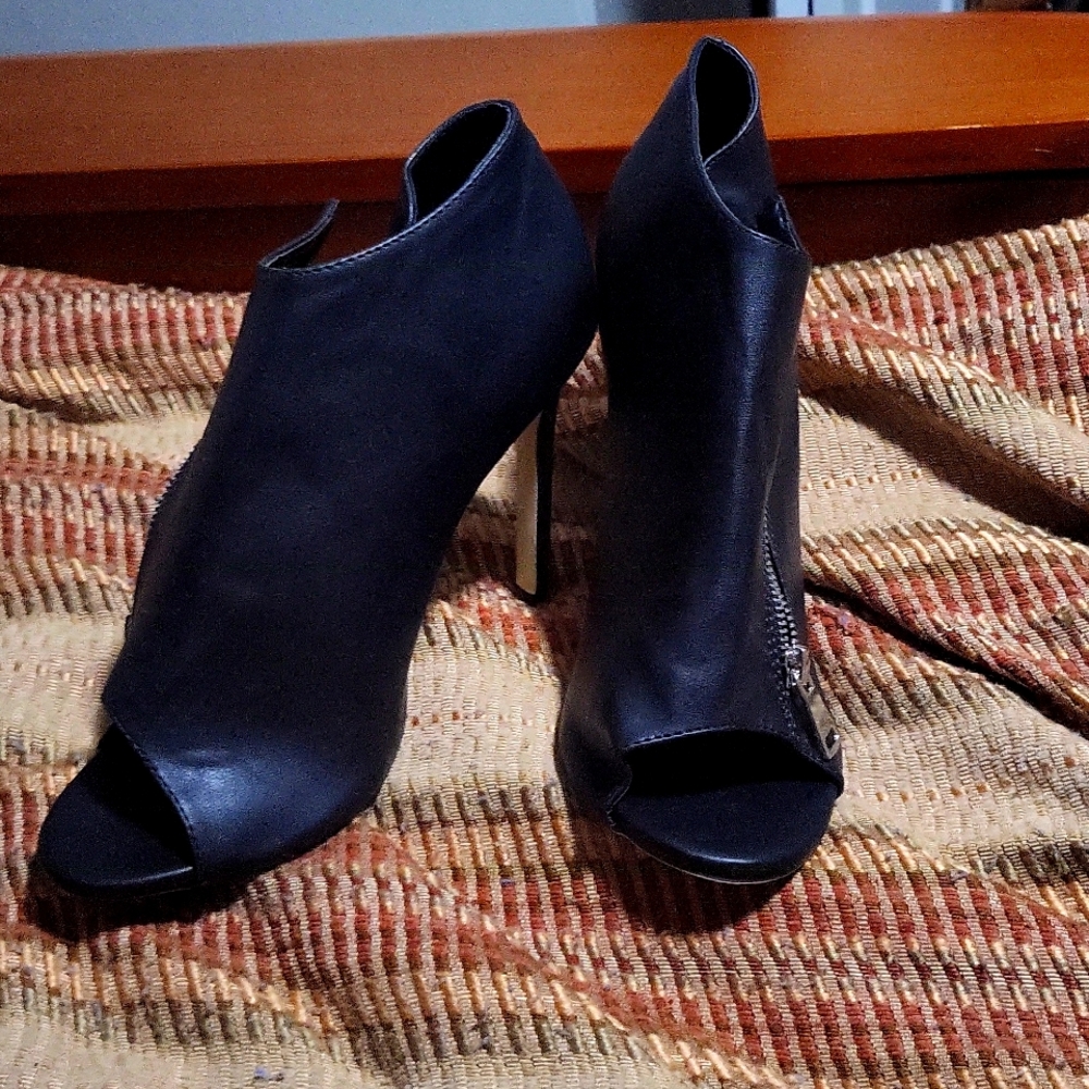 Black zipper pumps